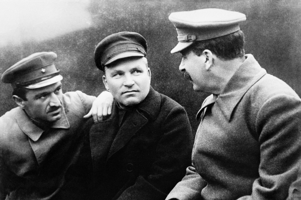 Анастас Микоян, Сергей Киров и Иосиф Сталин, 1932 год..jpg