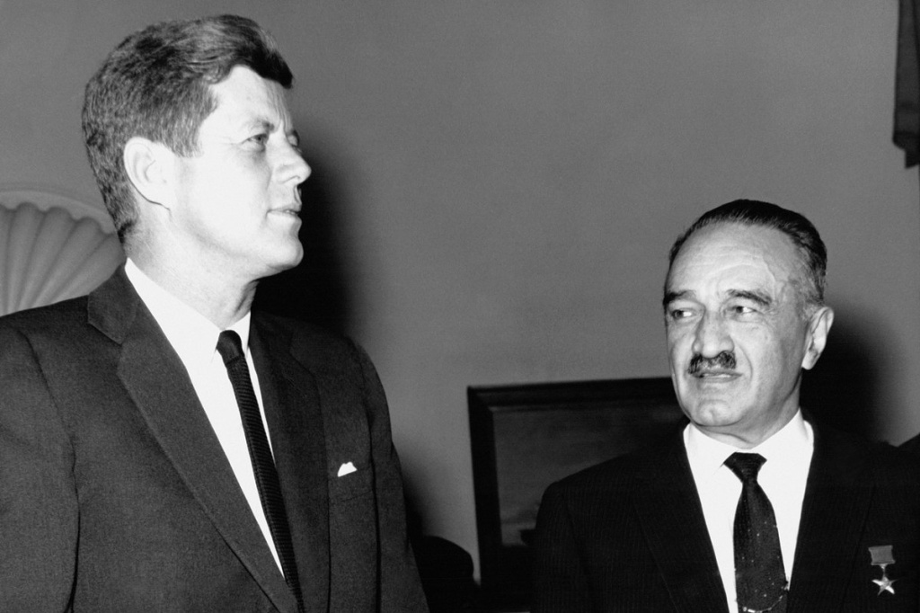 Микоян и президент США Джон Кеннеди, декабрь 1962 года..jpg