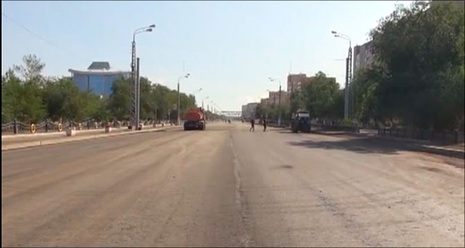 Ремонт дороги по проспекту Молдагуловой в самом разгаре, а возле рынка «Шыгыс» почти завершён Ремонт дороги по проспекту Молдагуловой в самом разгаре, а возле рынка «Шыгыс» почти завершён