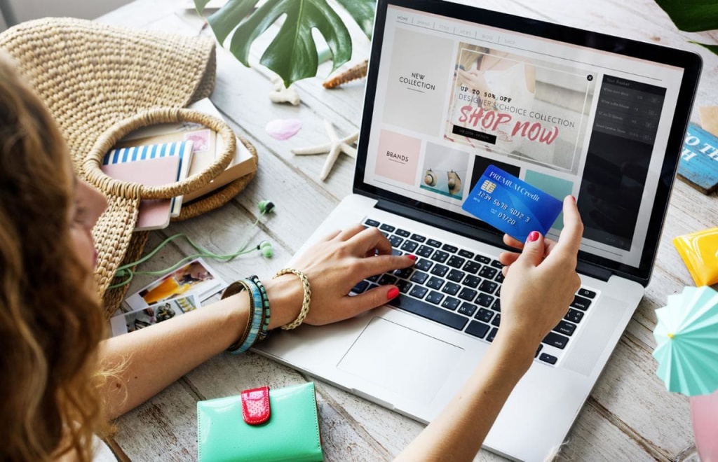 woman-online-shopping-xlarge.jpg woman-online-shopping-xlarge.jpg
